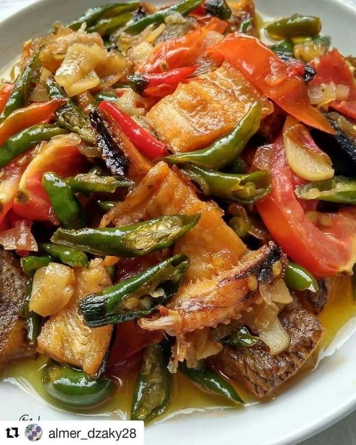Asem pedes ikan asin gabus