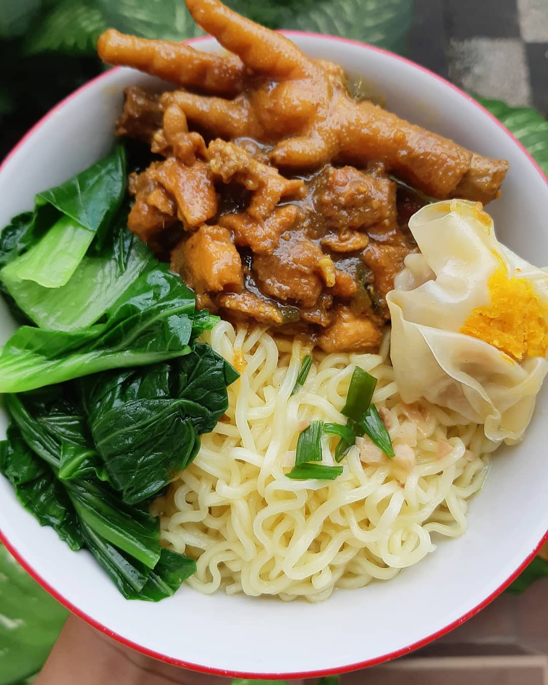 Mie ayam ceker homemade by: dapoernya.ekadyan