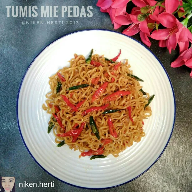 Tumis mie pedas